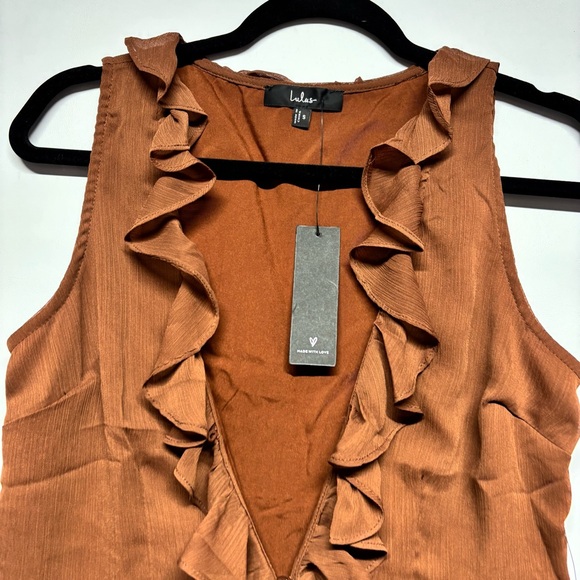✨Lulu's Briella Brown Ruffled Button-Front Top Size S - Picture 6 of 15